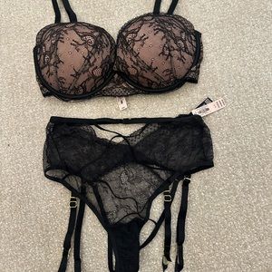 Victoria Secret  lingerie set. NWT size 34DD small panties